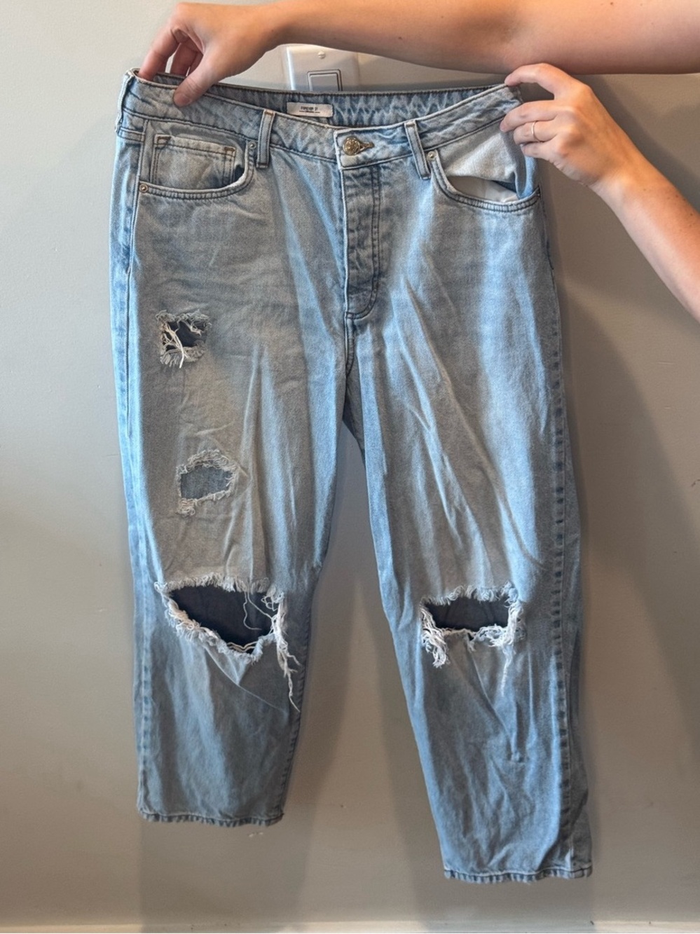 Forever 21 Distressed Boyfriend Jeans in Blue Waist 29